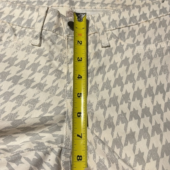 Francesca’s Gray & White Jean Like Patterned Pants. Size 27 - Picture 9 of 10